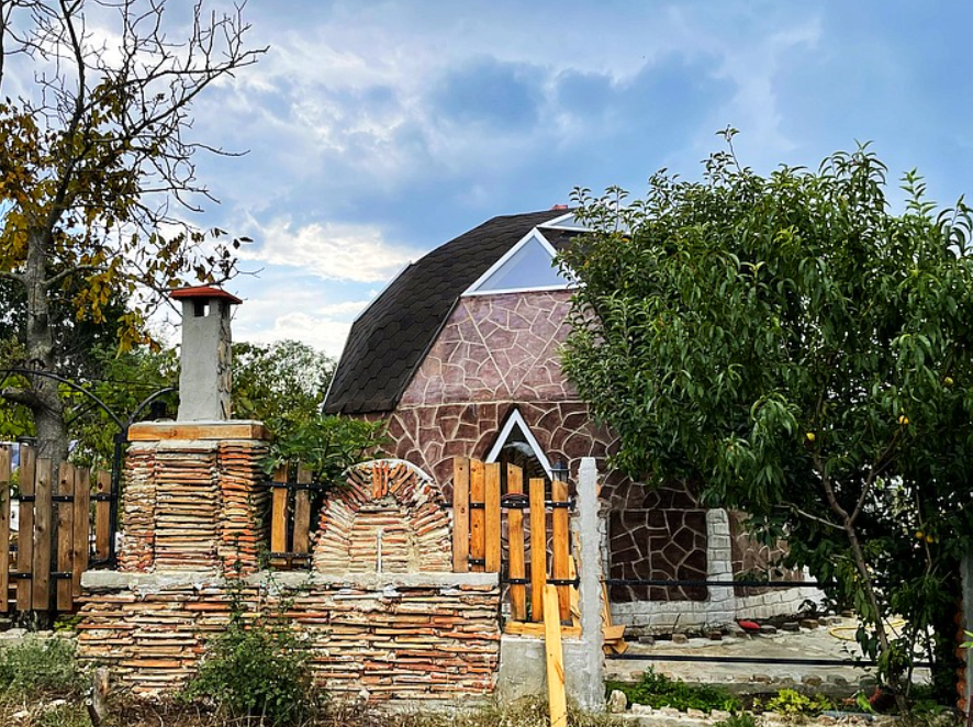 Куполна къща сред природата